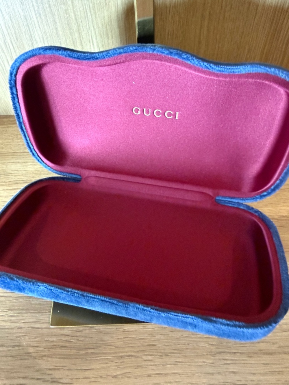 Gucci Velvet Sunglass Case in Blue with Burgundy Interior,dusty bag, wipe cloth - Picture 3 of 10